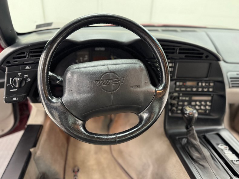 Chevrolet-Corvette-1995-Dark-Red-Metallic-Light-Gray-69