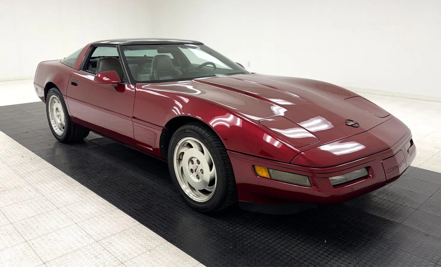Chevrolet-Corvette-1995-Dark-Red-Metallic-Light-Gray-8
