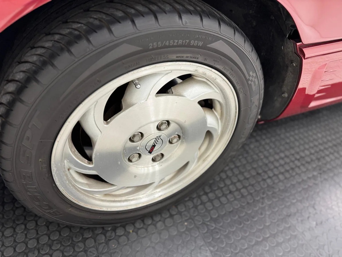 Chevrolet-Corvette-1995-Dark-Red-Metallic-Light-Gray-9