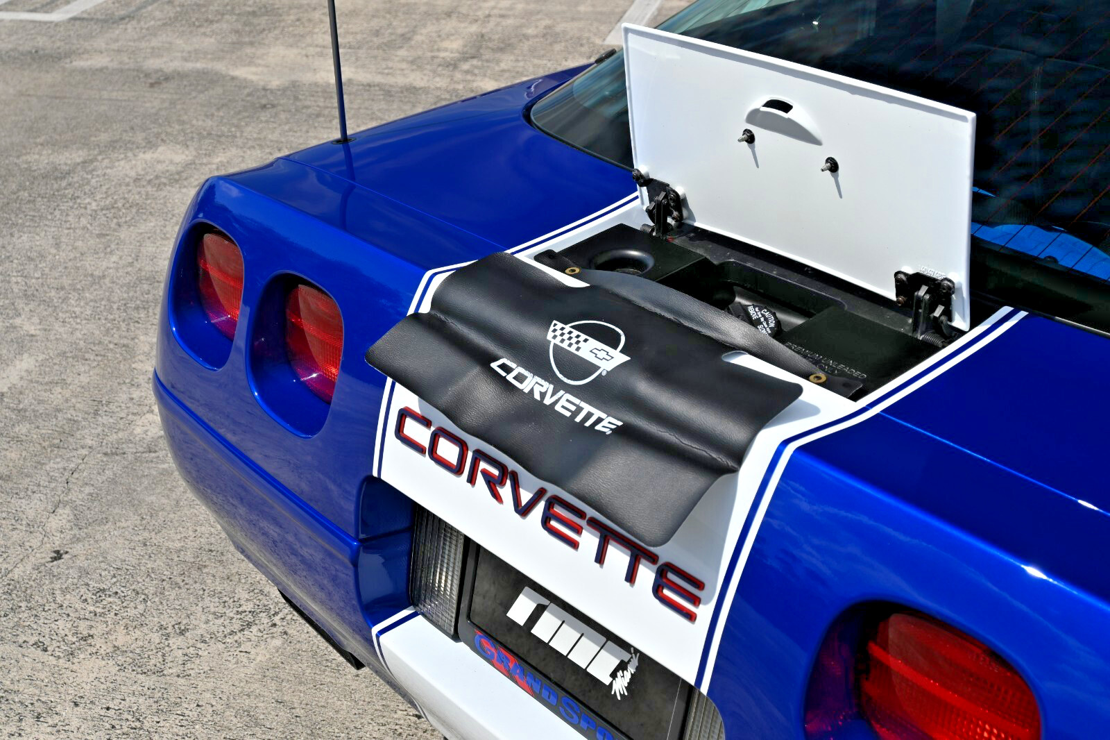 Chevrolet-Corvette-1996-Hatchback-12