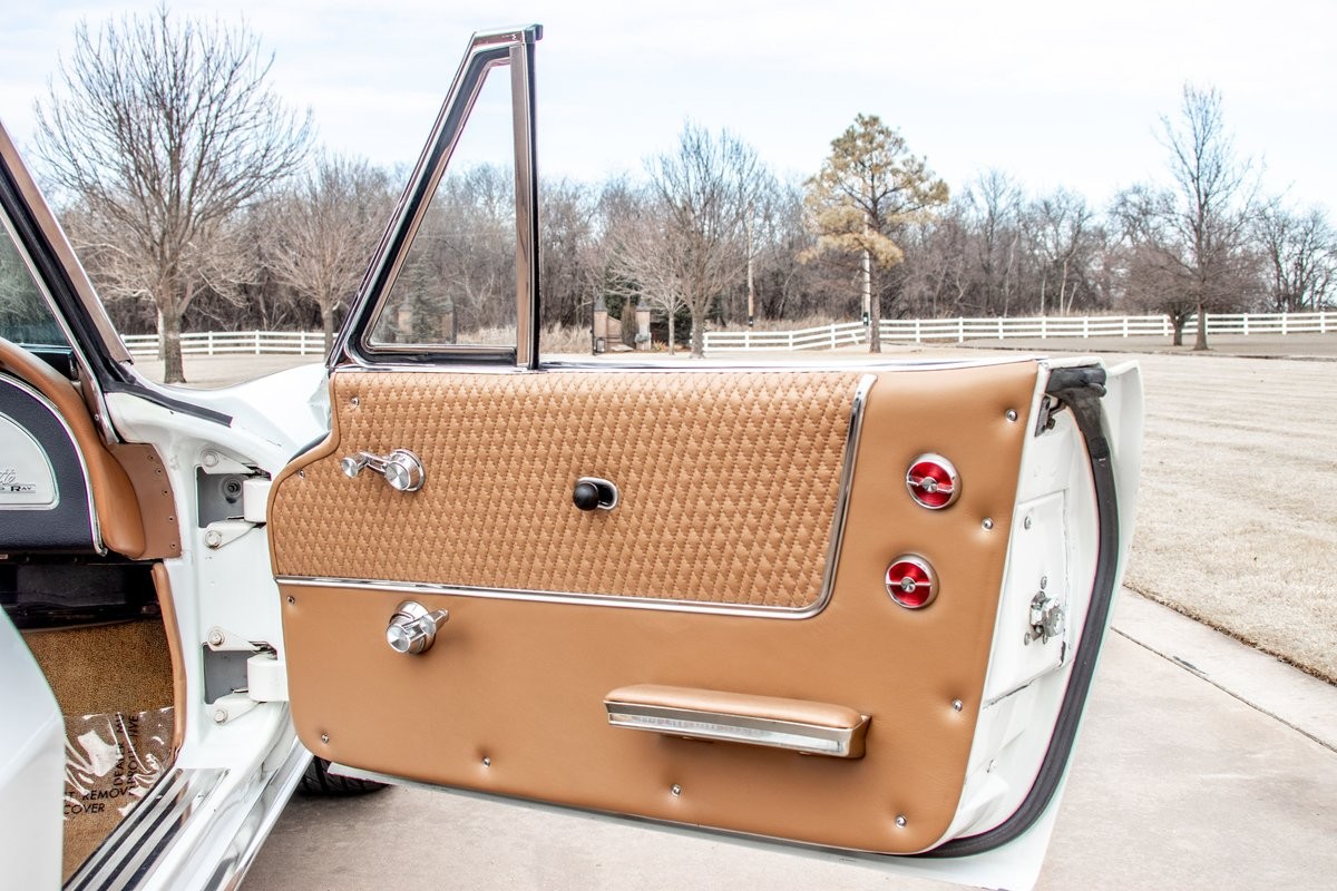 Chevrolet-Corvette-Convertible-4-spd-1963-Convertible-31