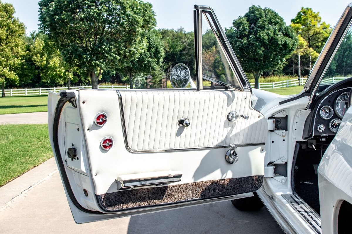 Chevrolet-Corvette-Convertible-4-spd-1964-Convertible-13