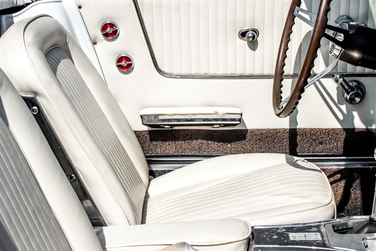Chevrolet-Corvette-Convertible-4-spd-1964-Convertible-30