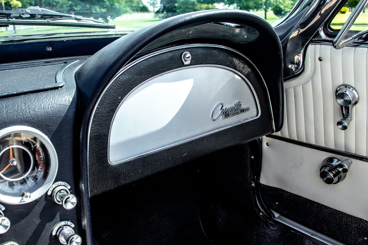 Chevrolet-Corvette-Convertible-4-spd-1964-Convertible-32