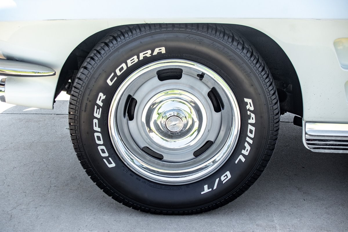 Chevrolet-Corvette-Convertible-4-spd-1964-Convertible-7