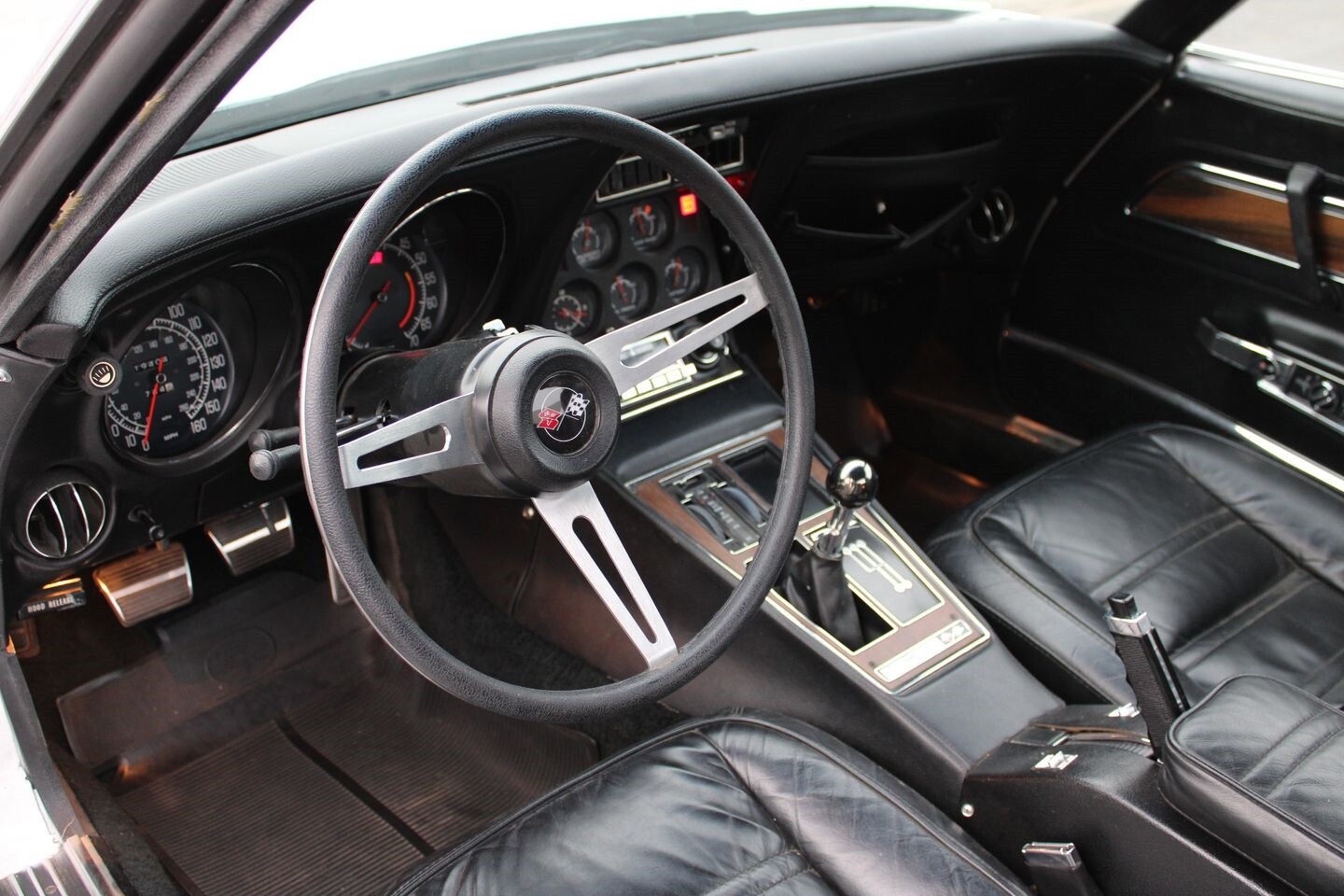 Chevrolet-Corvette-L-48-1975-Coupe-35