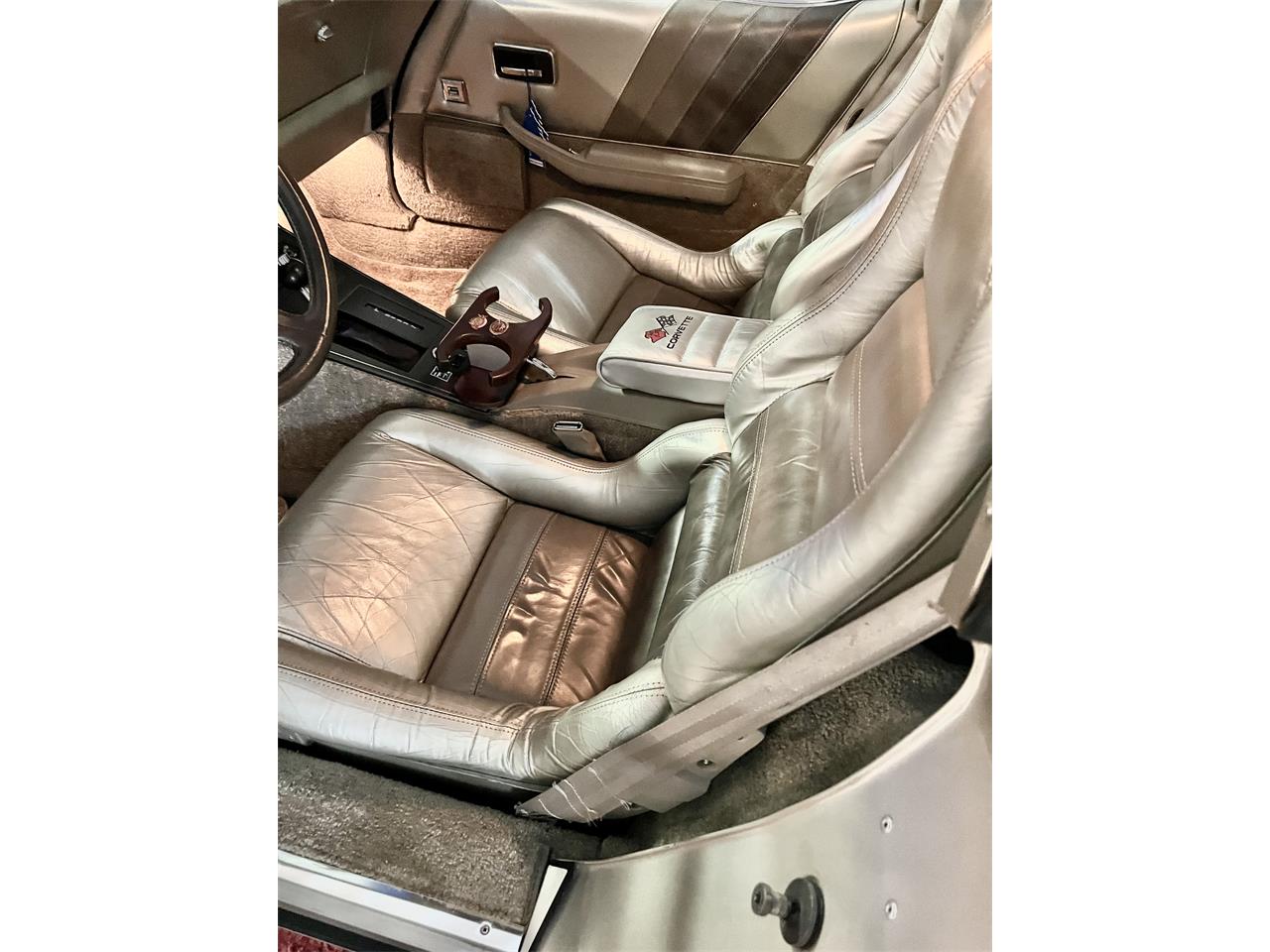 Chevrolet-Corvette-c3-collectors-edition-1982-SilverBeige-SilverBeige-15