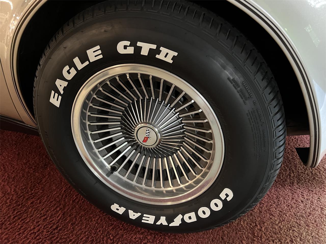 Chevrolet-Corvette-c3-collectors-edition-1982-SilverBeige-SilverBeige-19