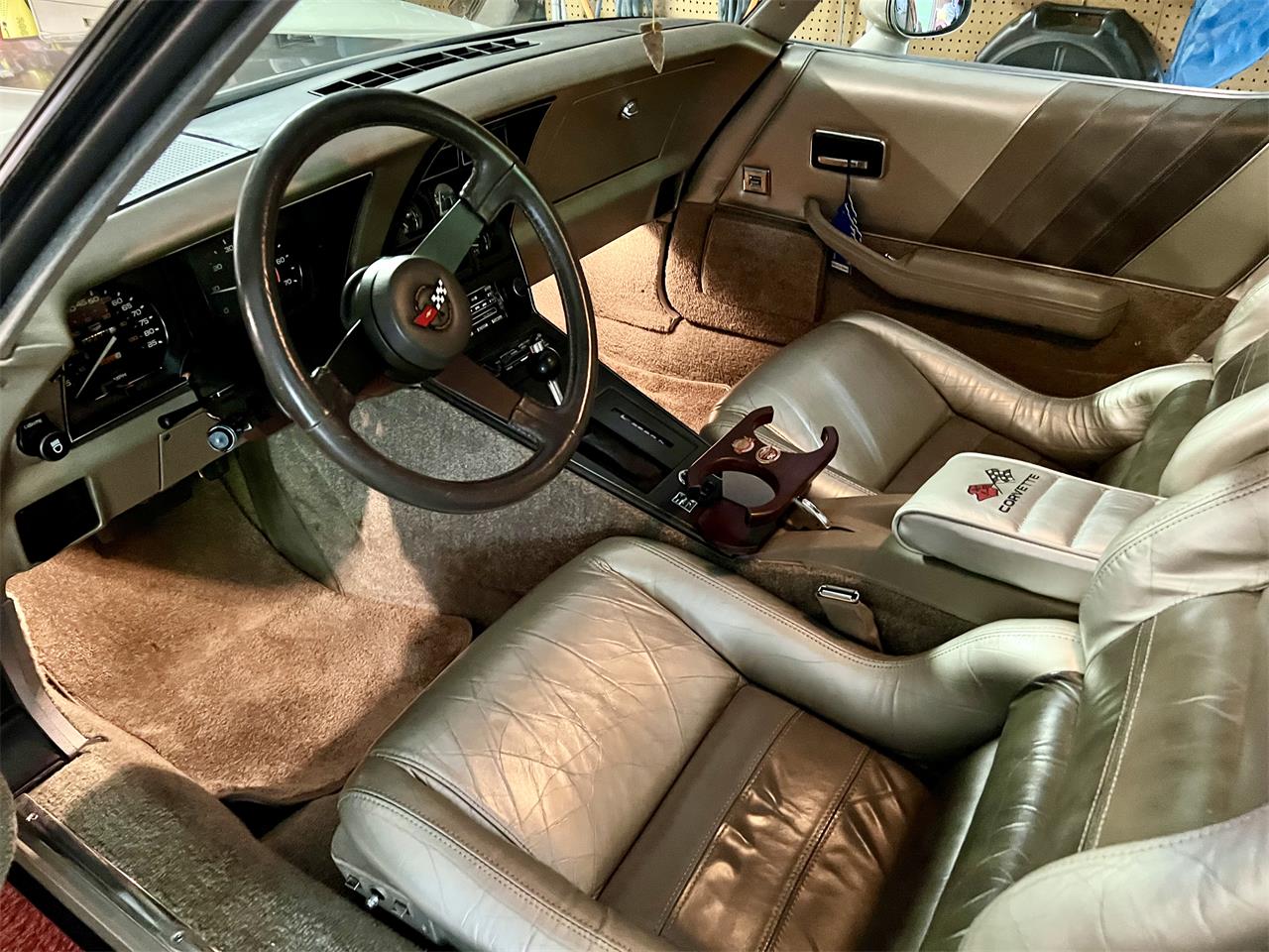 Chevrolet-Corvette-c3-collectors-edition-1982-SilverBeige-SilverBeige-7