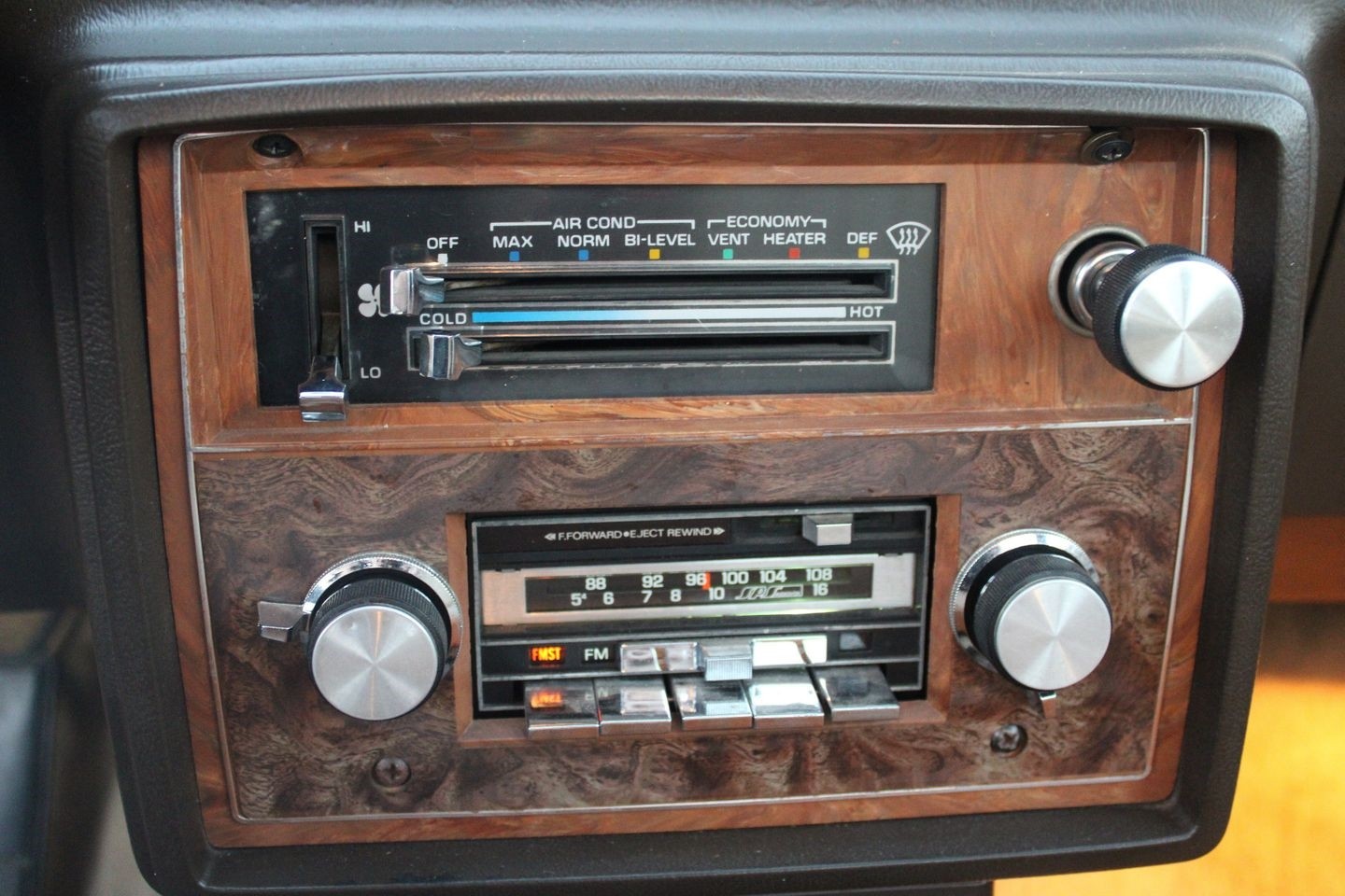 Chevrolet-El-Camino-1982-Pickup-Truck-22