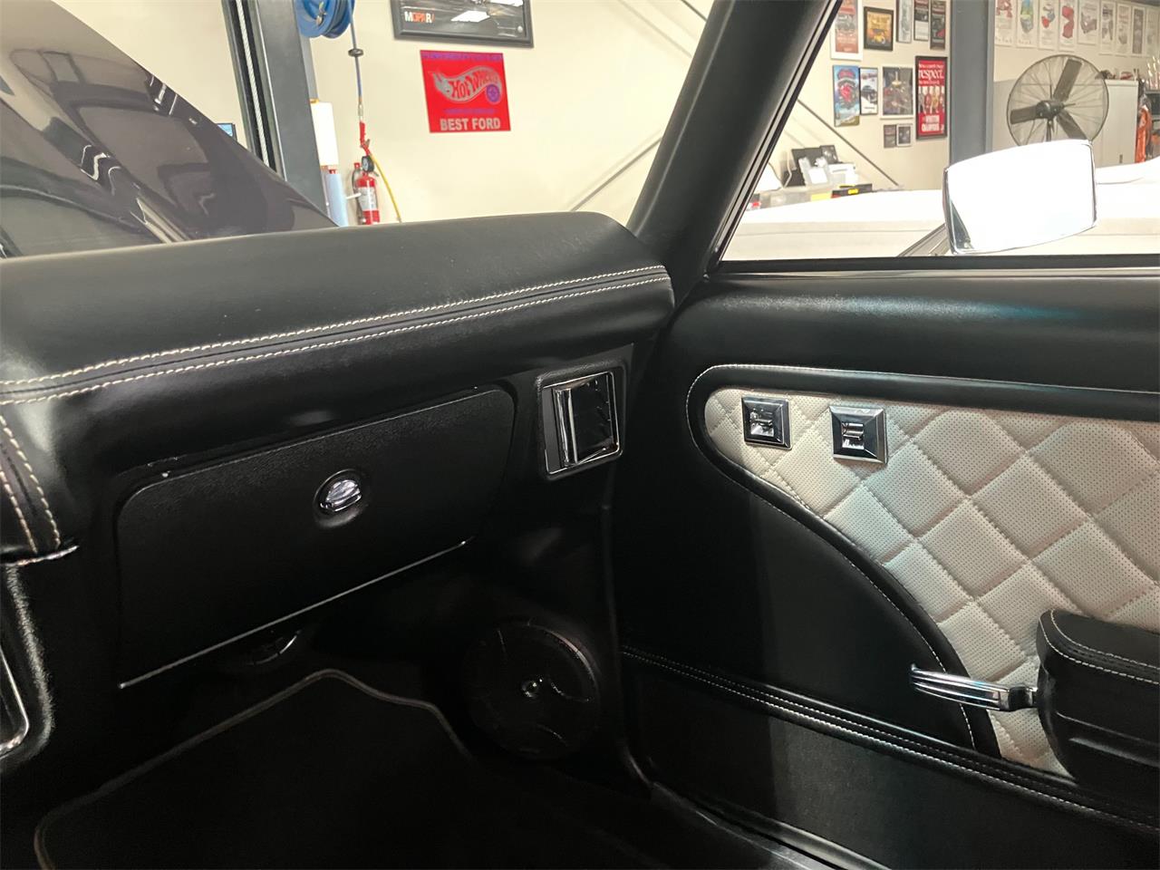 Chevrolet-El-camino-1972-Custom-Plum-Two-Tone-CreamBlack-11