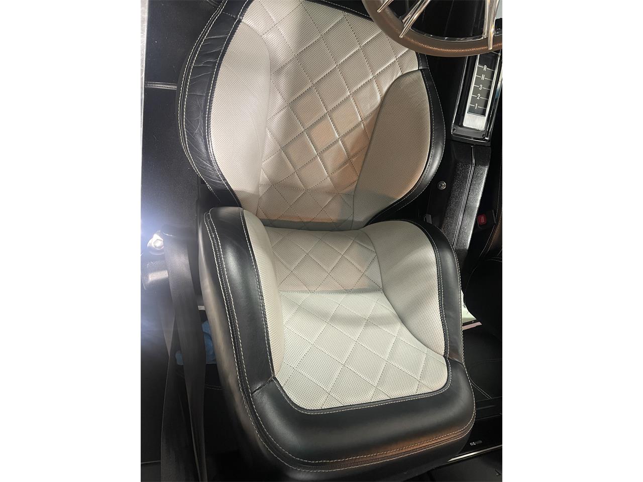 Chevrolet-El-camino-1972-Custom-Plum-Two-Tone-CreamBlack-13