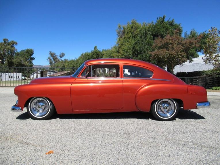 Chevrolet-Fleetline-1951-Atomic-Orange-Meta-Gray
