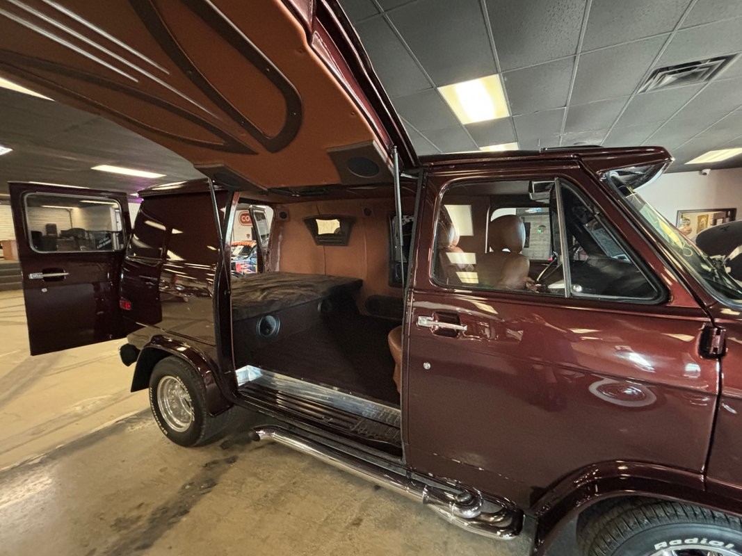 Chevrolet-G20-1979-Van-1