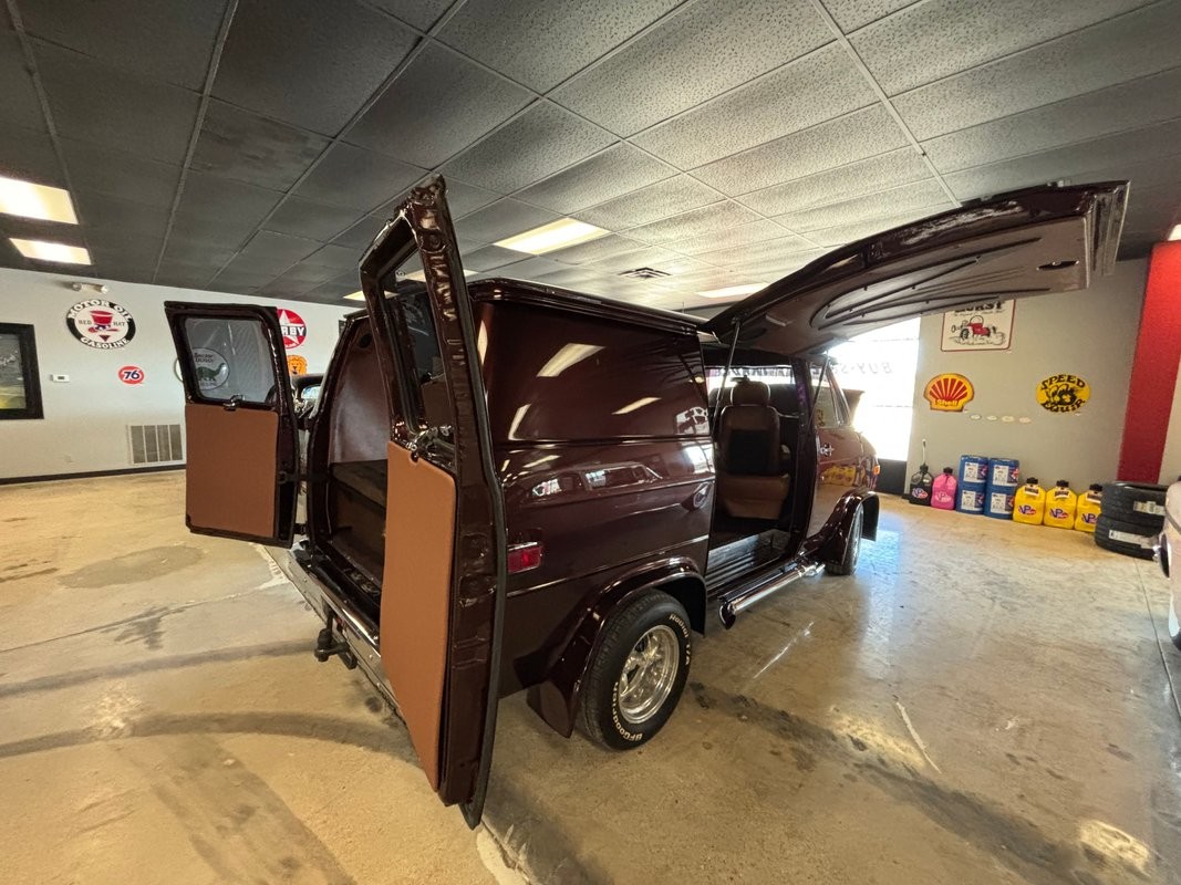 Chevrolet-G20-1979-Van-12