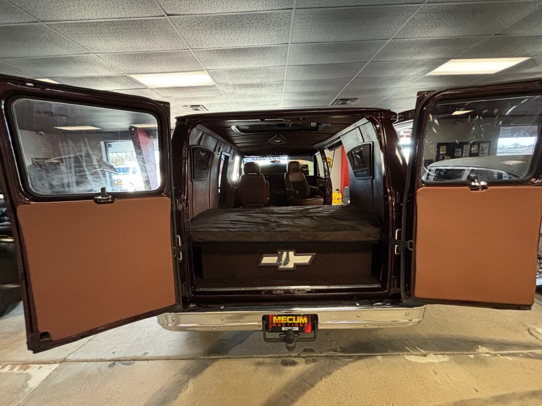 Chevrolet-G20-1979-Van-13