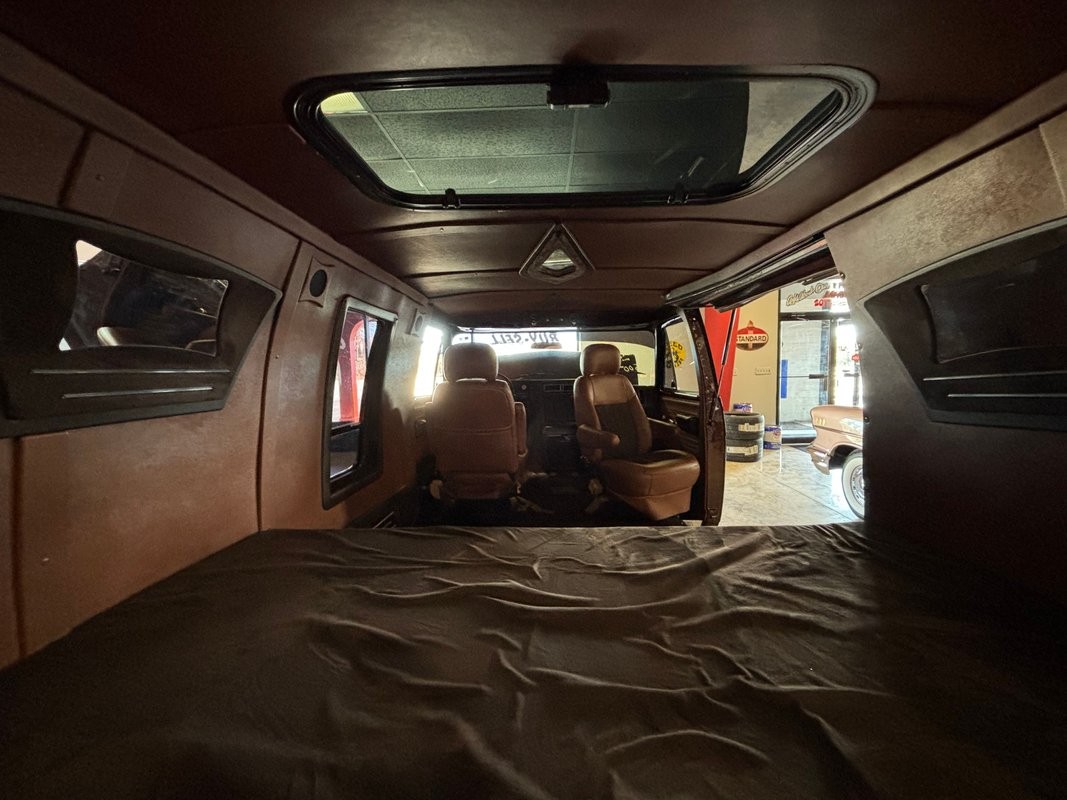Chevrolet-G20-1979-Van-14