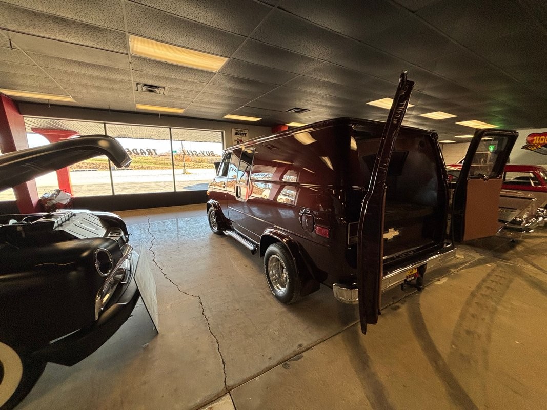 Chevrolet-G20-1979-Van-4