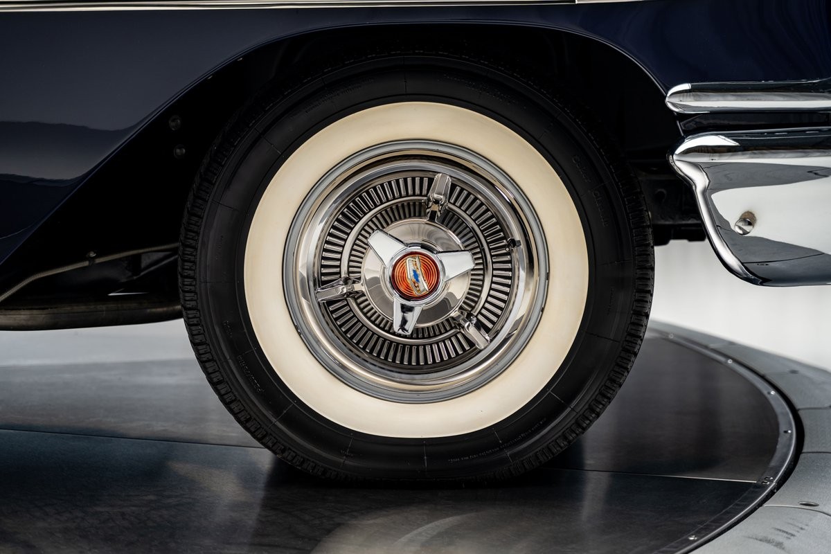 Chevrolet-Impala-1958-18