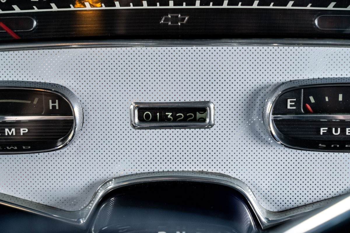 Chevrolet-Impala-1958-21