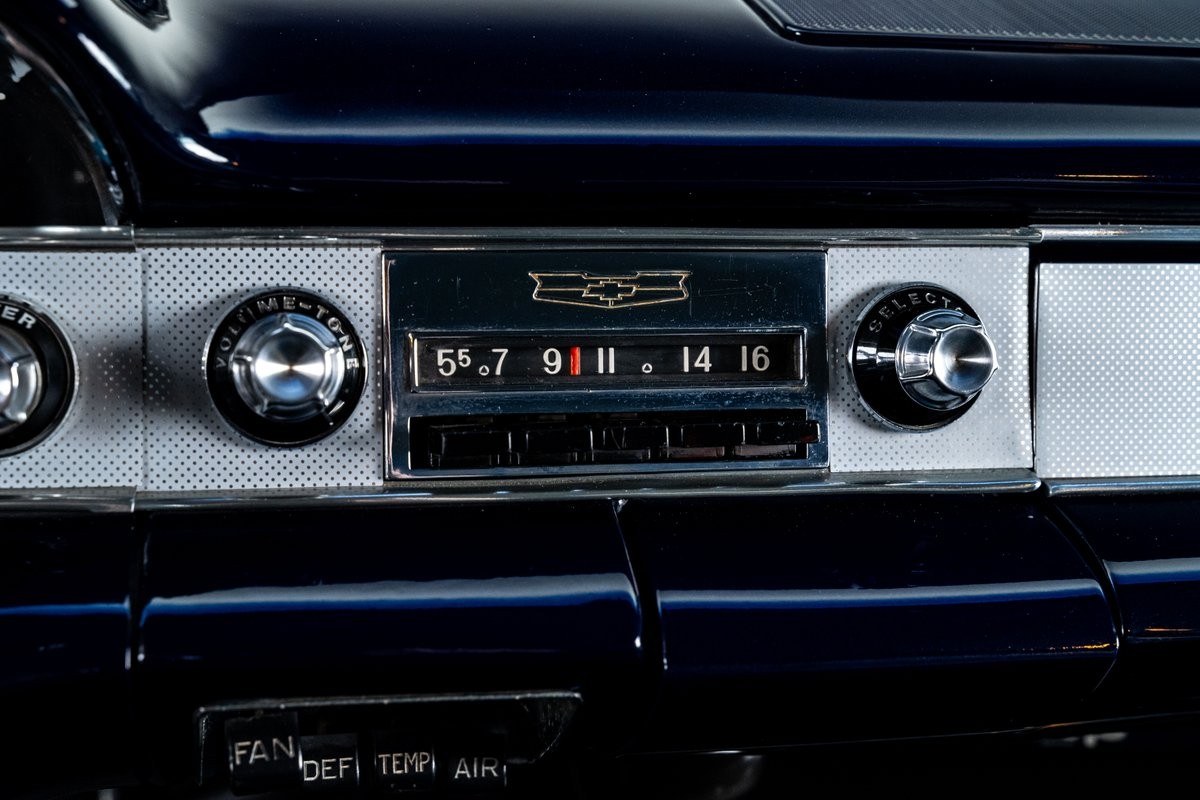 Chevrolet-Impala-1958-24