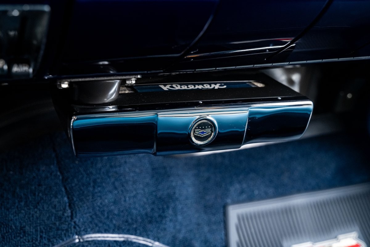 Chevrolet-Impala-1958-27