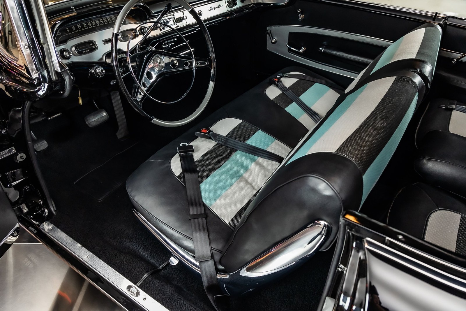 Chevrolet-Impala-1958-Coupe-1