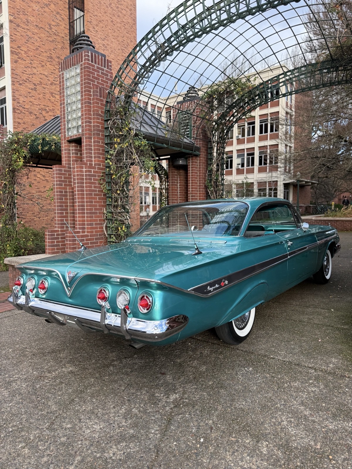 Chevrolet-Impala-1961-12