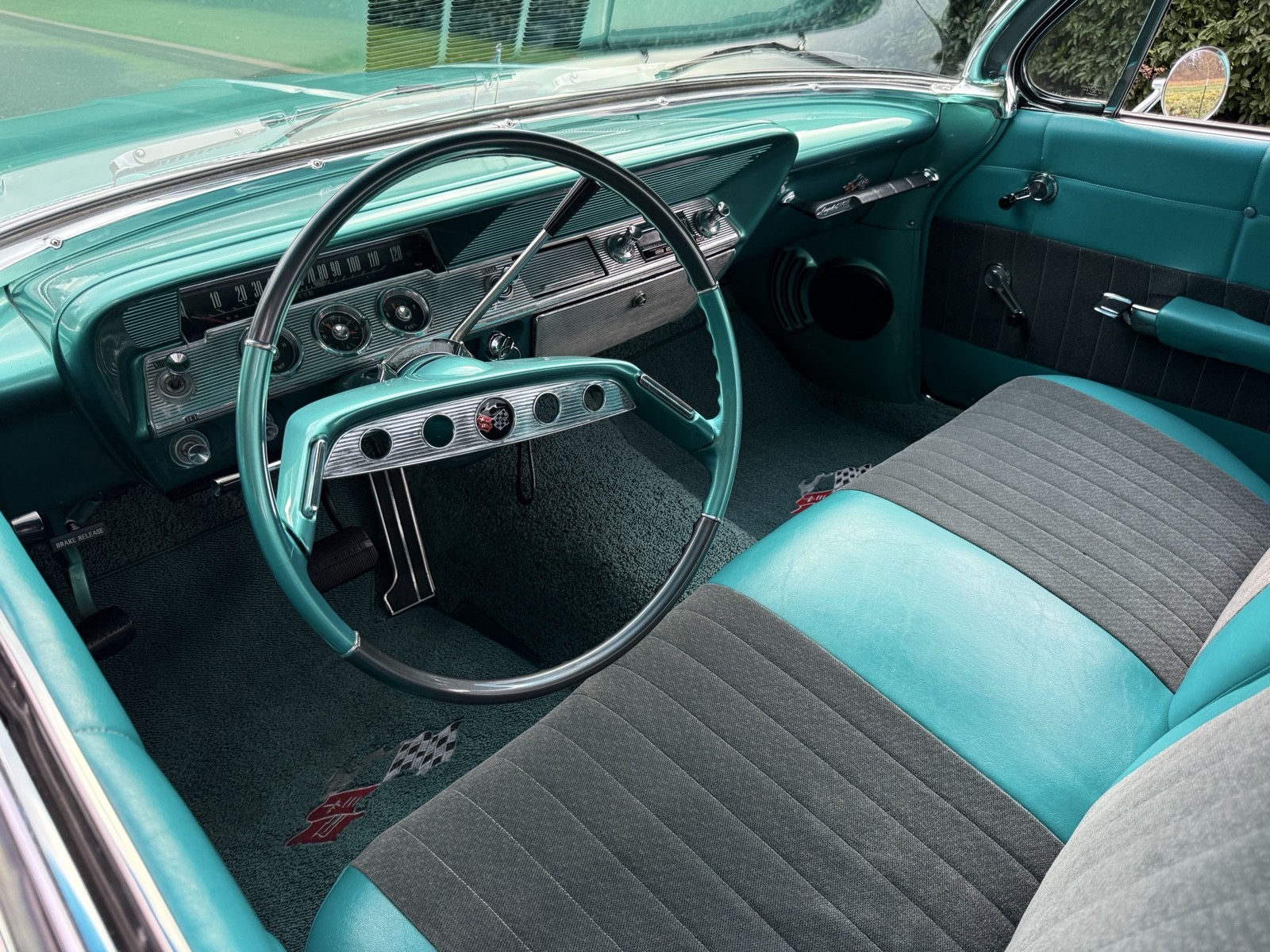 Chevrolet-Impala-1961-17