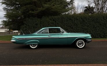 Chevrolet-Impala-1961-2
