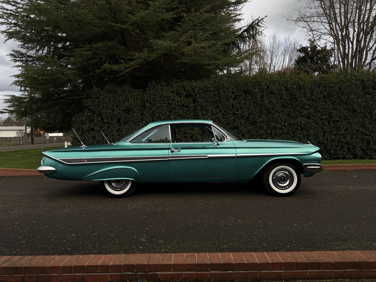 Chevrolet-Impala-1961-2