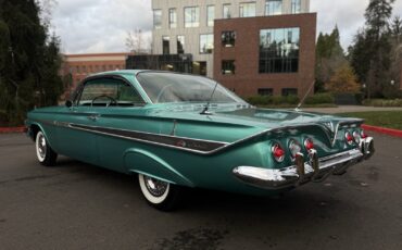 Chevrolet-Impala-1961-4