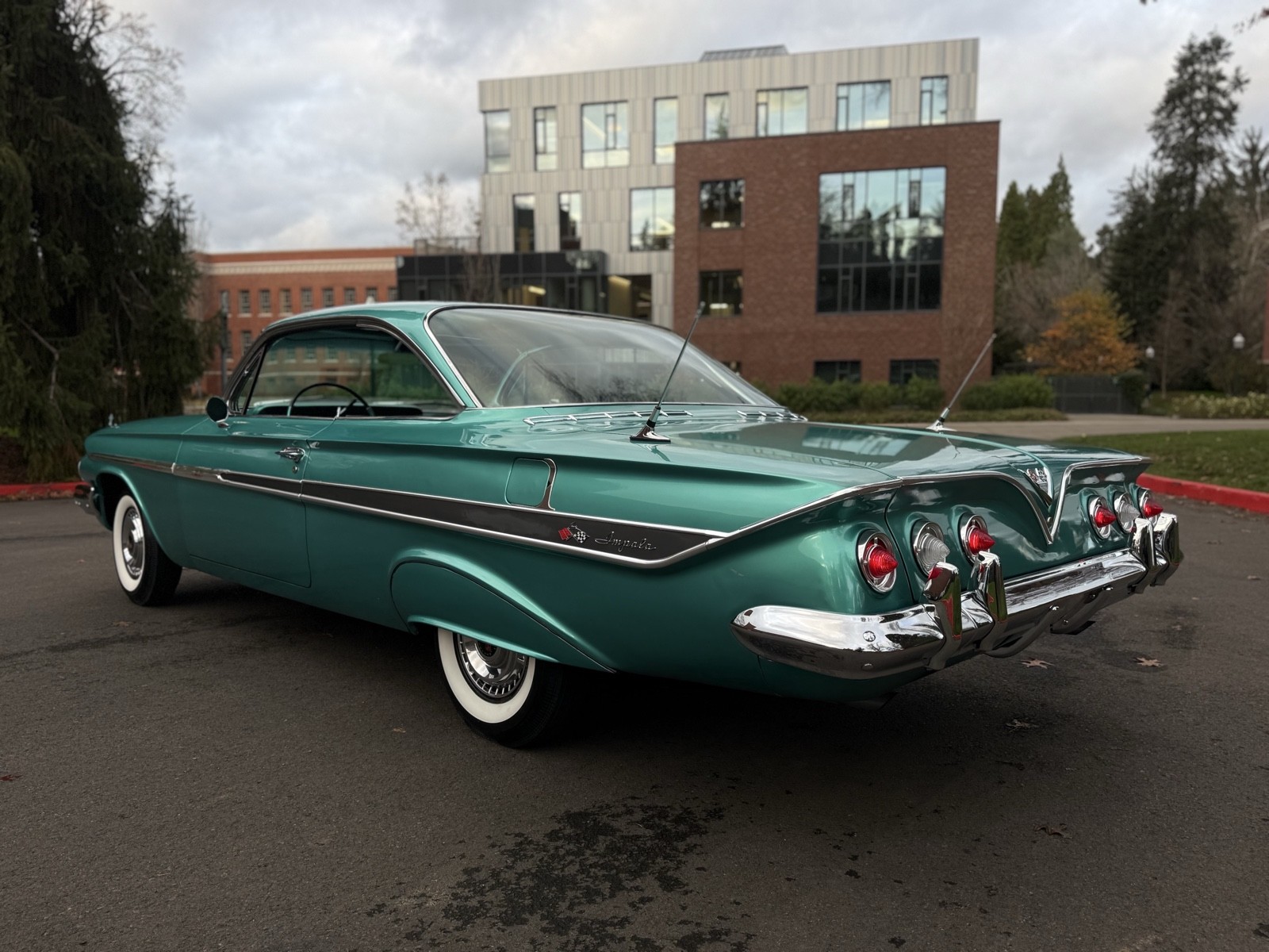 Chevrolet-Impala-1961-4