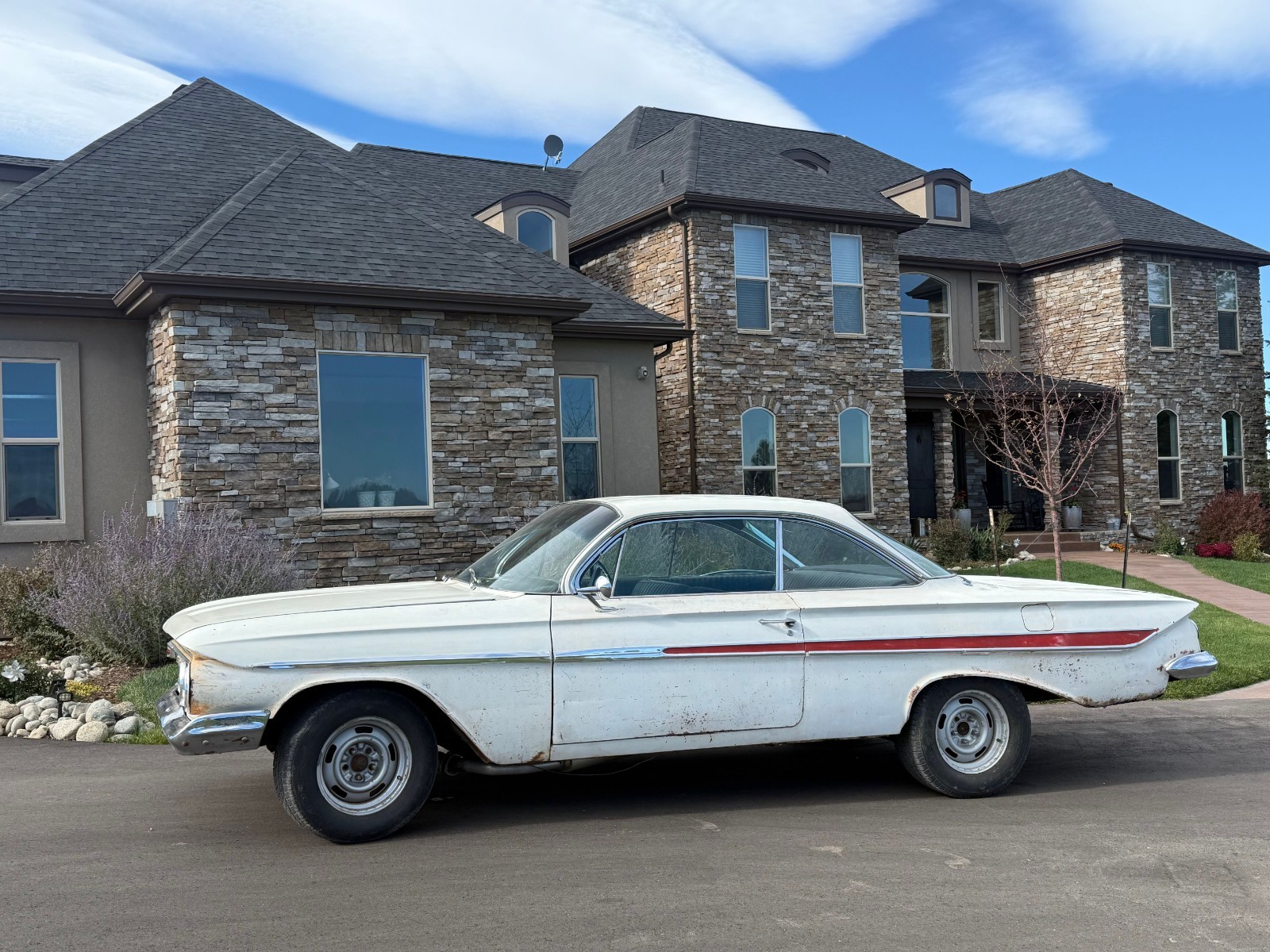 Chevrolet-Impala-1961-Coupe-1