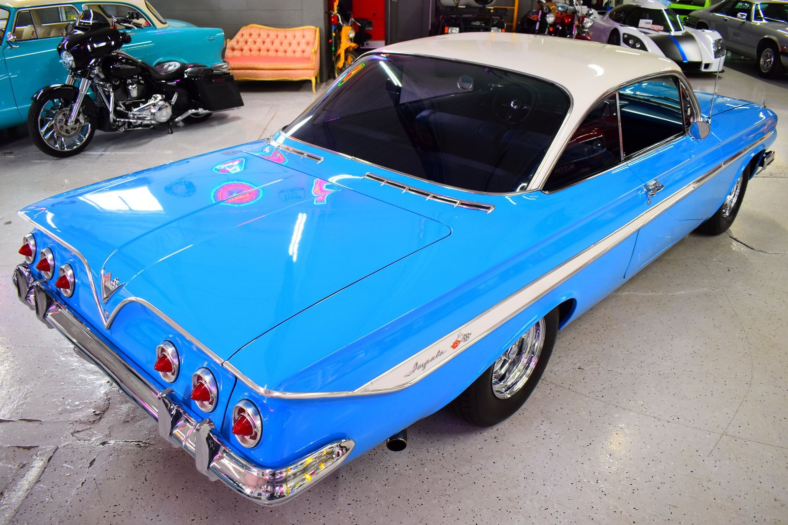 Chevrolet-Impala-1961-Coupe-11