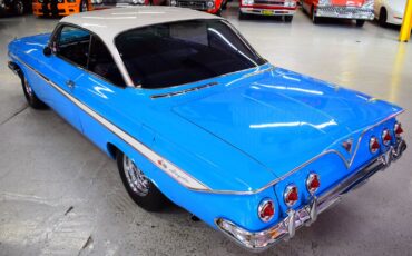 Chevrolet-Impala-1961-Coupe-17