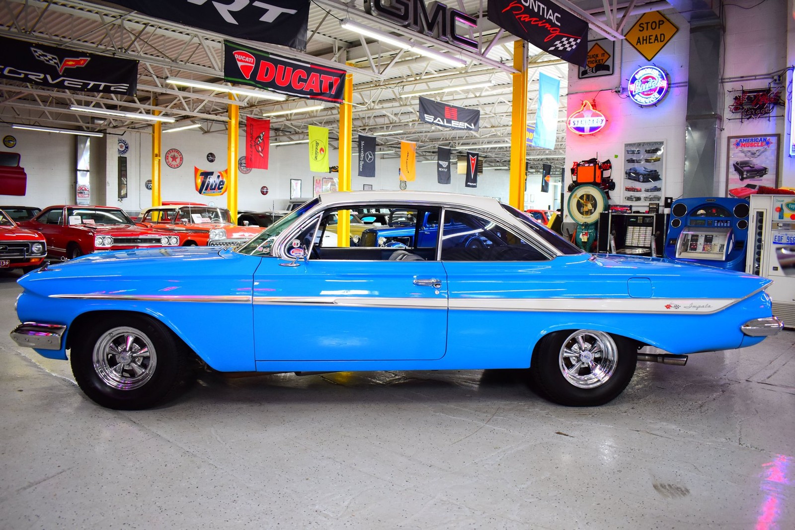 Chevrolet-Impala-1961-Coupe-19