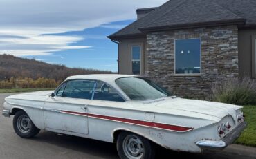 Chevrolet-Impala-1961-Coupe-2