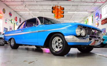 Chevrolet-Impala-1961-Coupe-2