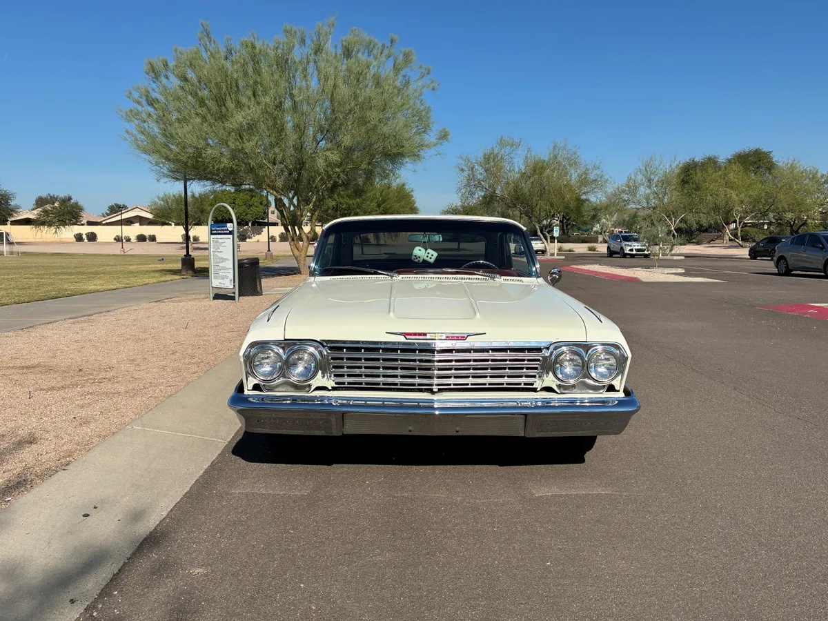 Chevrolet-Impala-1962-White-Red-3