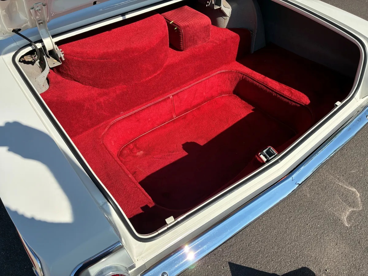 Chevrolet-Impala-1962-White-Red-6