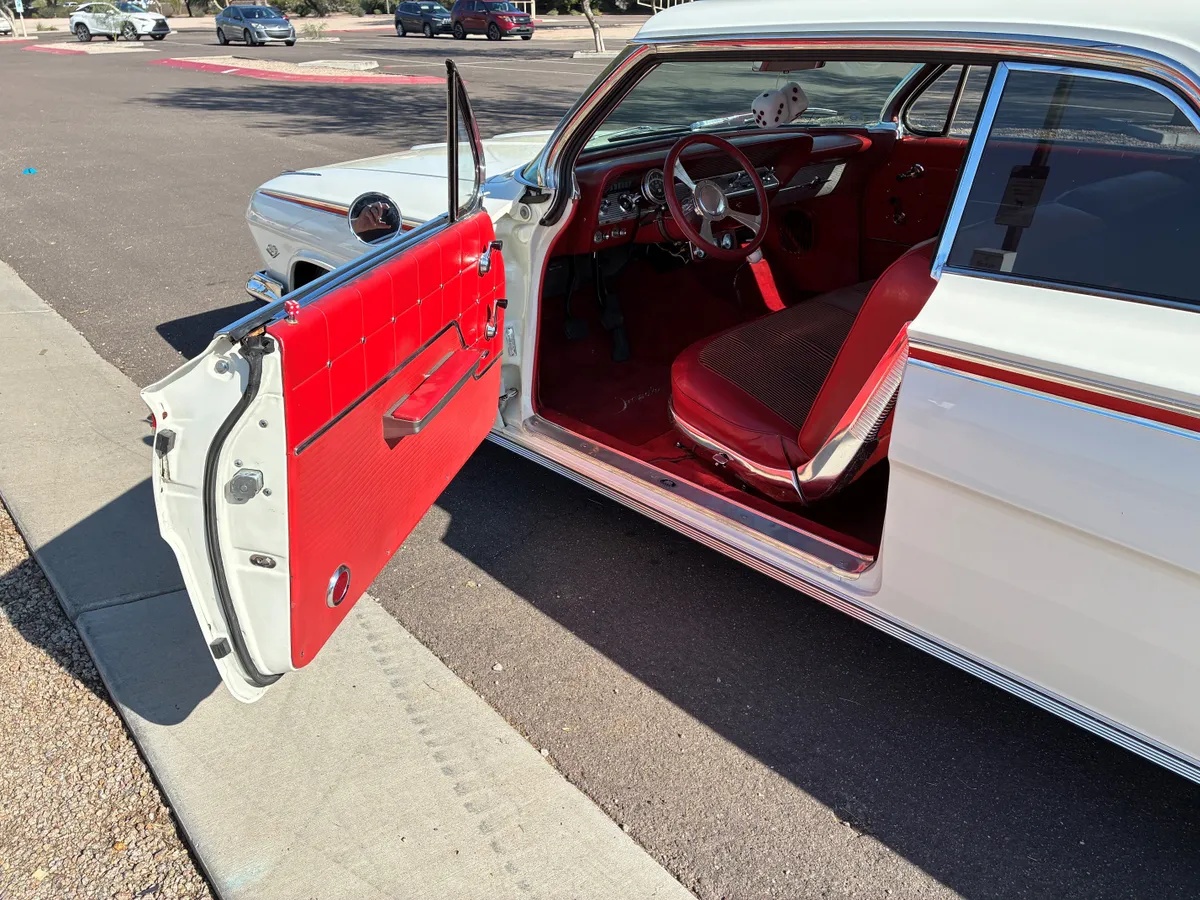 Chevrolet-Impala-1962-White-Red-7