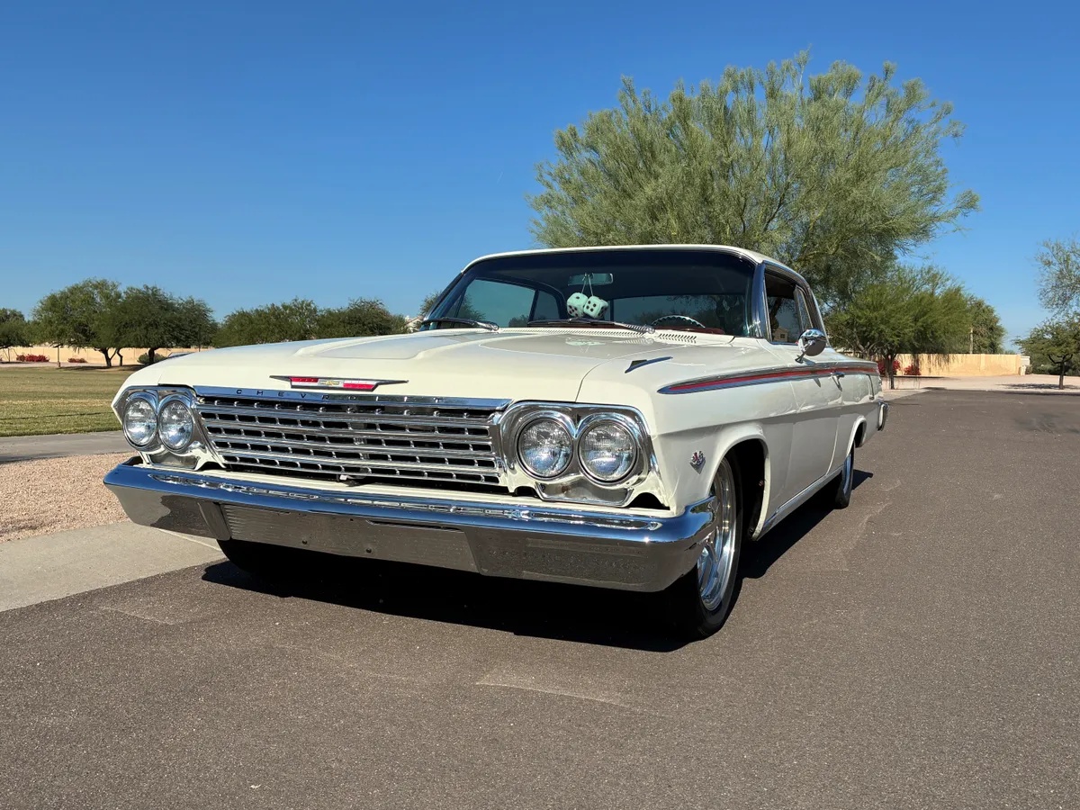 Chevrolet-Impala-1962-White-Red