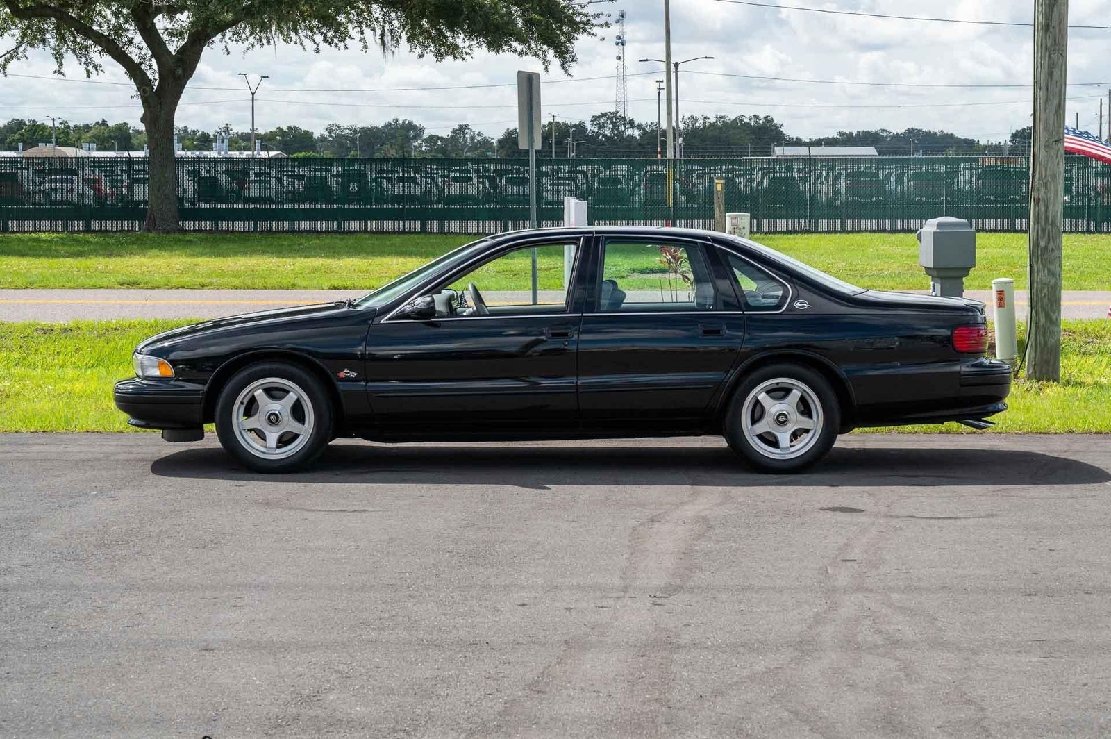 Chevrolet-Impala-1995-4-Door-1