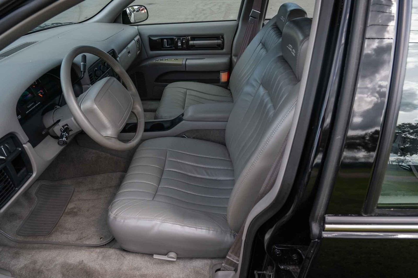 Chevrolet-Impala-1995-4-Door-10