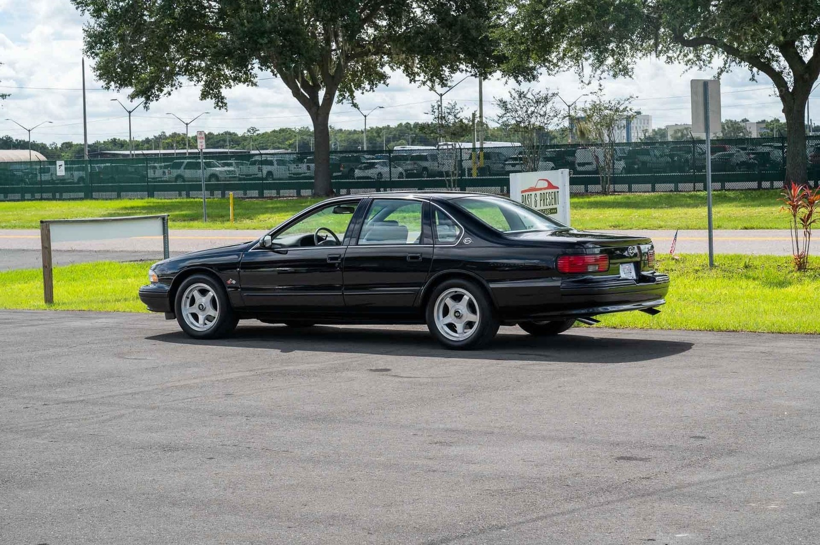 Chevrolet-Impala-1995-4-Door-19