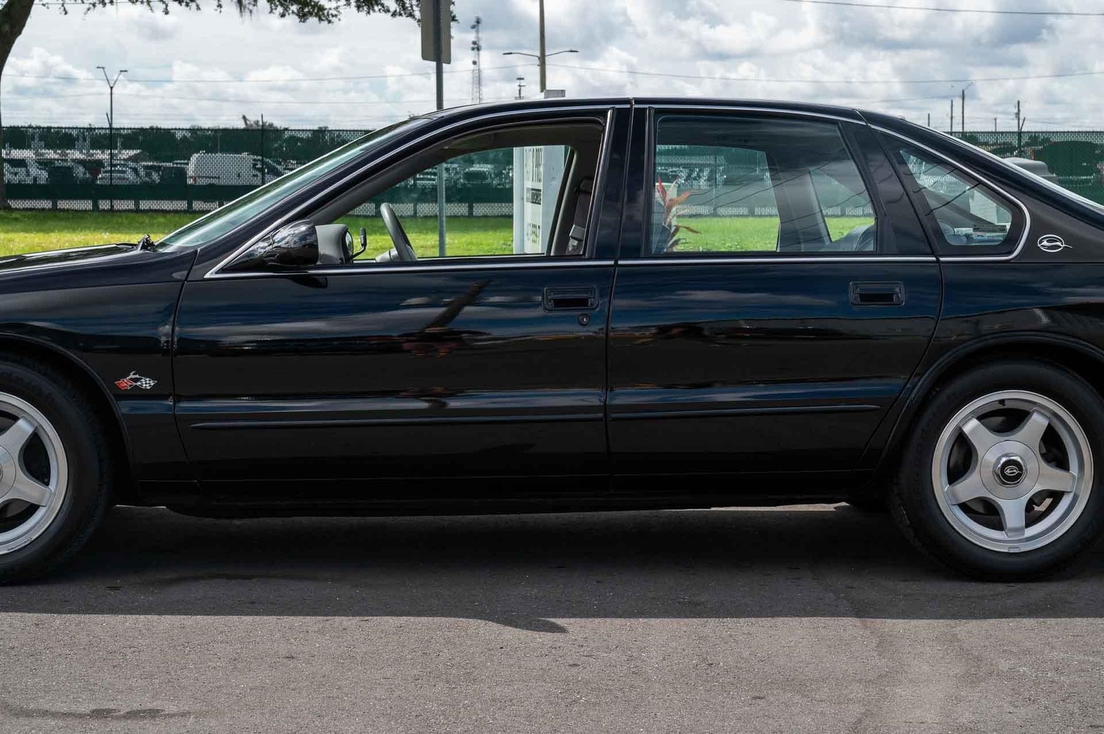 Chevrolet-Impala-1995-4-Door-23