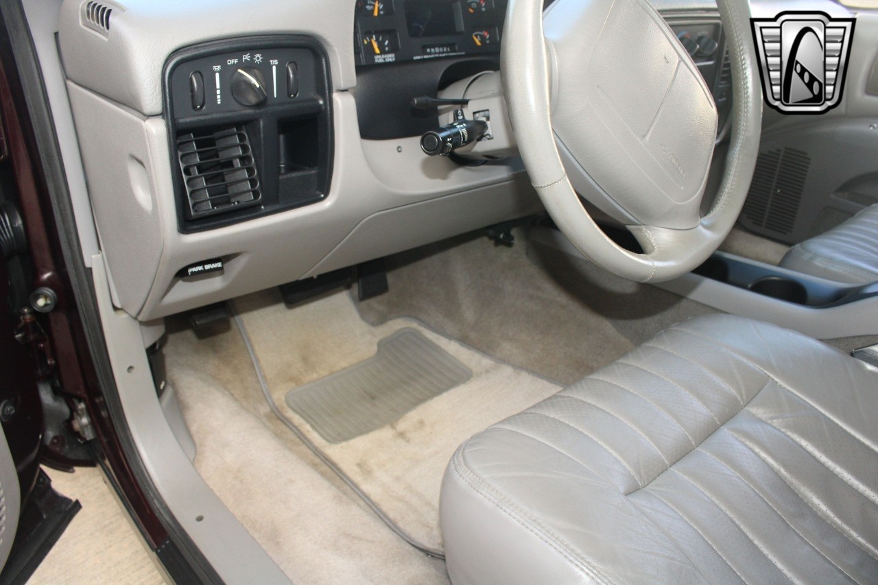 Chevrolet-Impala-1995-sedan-18