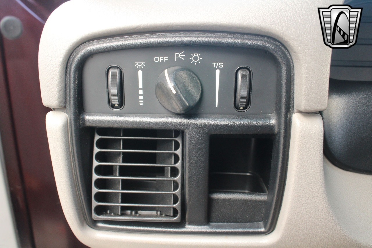 Chevrolet-Impala-1995-sedan-19