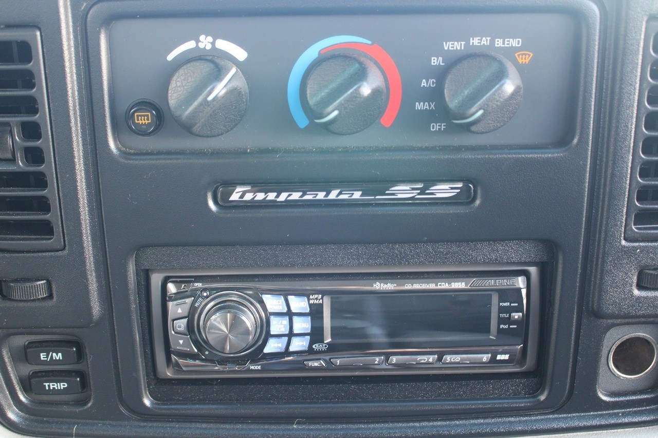 Chevrolet-Impala-1995-sedan-23